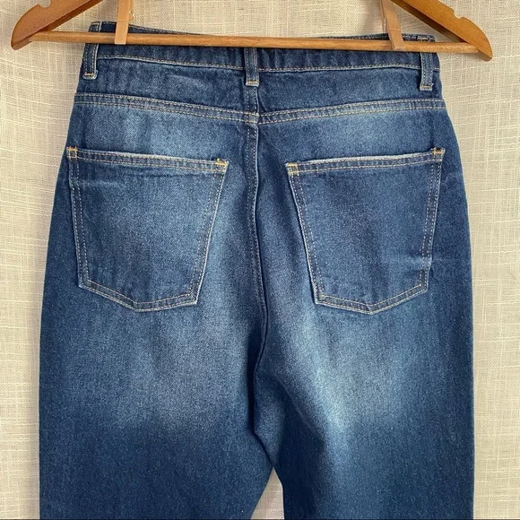 NWT Boohoo High Waist Distressed Mom Jeans - Picture 6 of 9